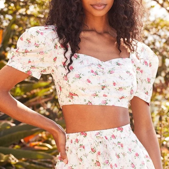 Lulu’s Floral Print Puff Sleeve Crop Top - Picture 2 of 7